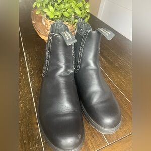 BLUNDSTONE High top originals. Black. Womens US size 10.5